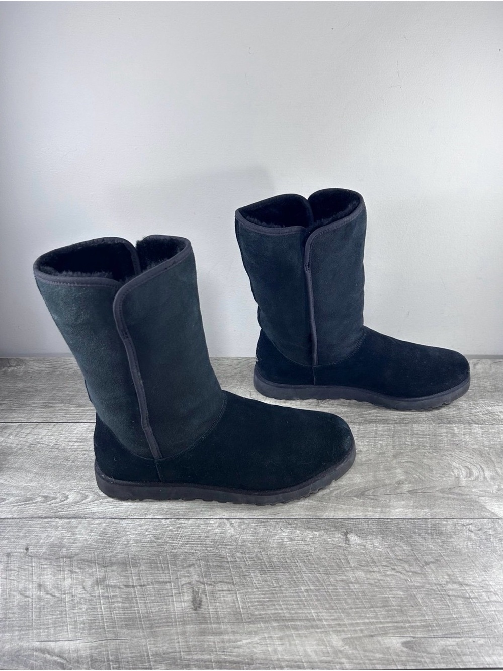 UGG Australia Amie 1013462 Black Suede Women’s Suede Shearling Boots Size 11